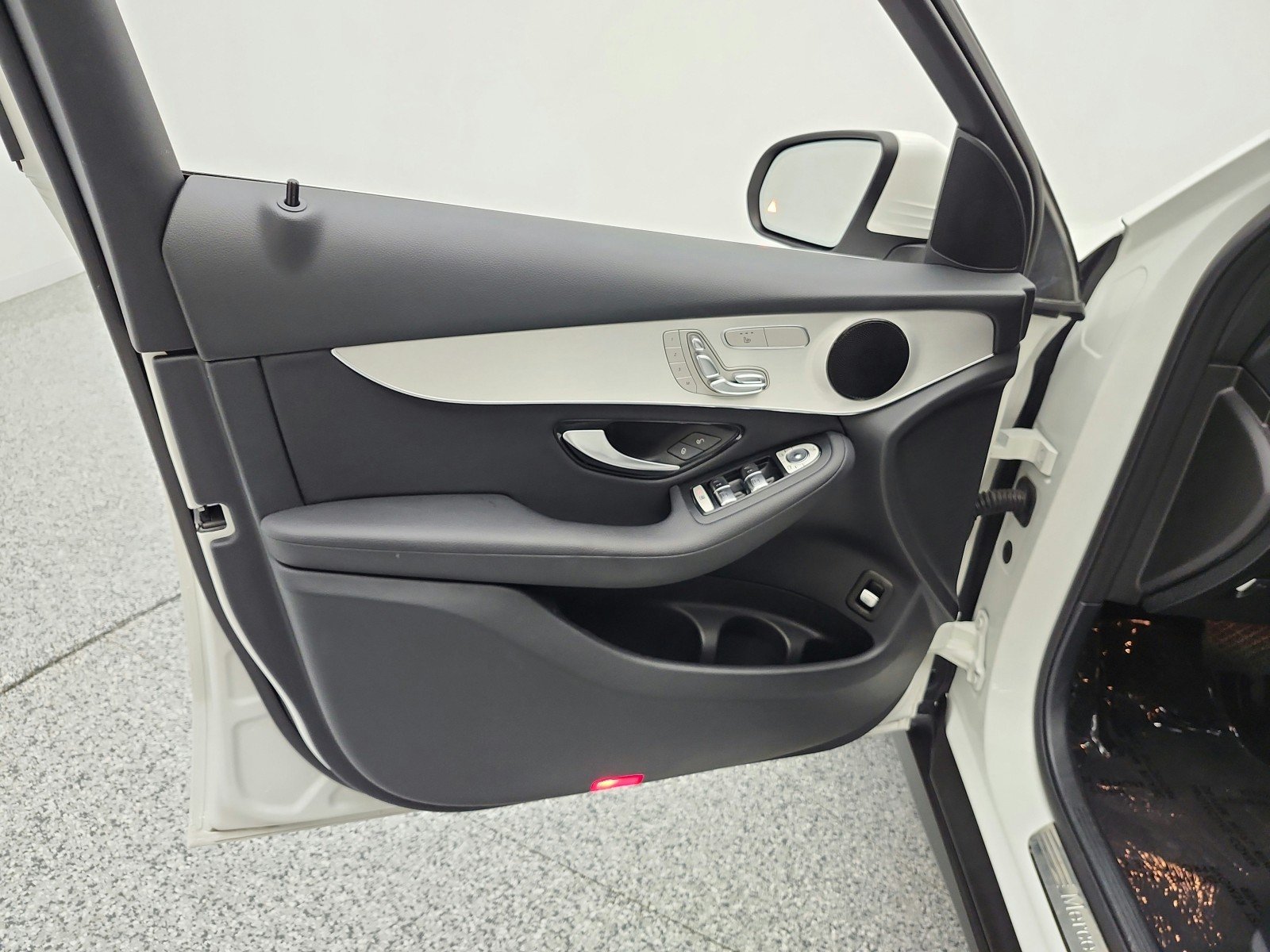 Used 2019 Polar White Mercedes-Benz GLC 300 SUV image 15