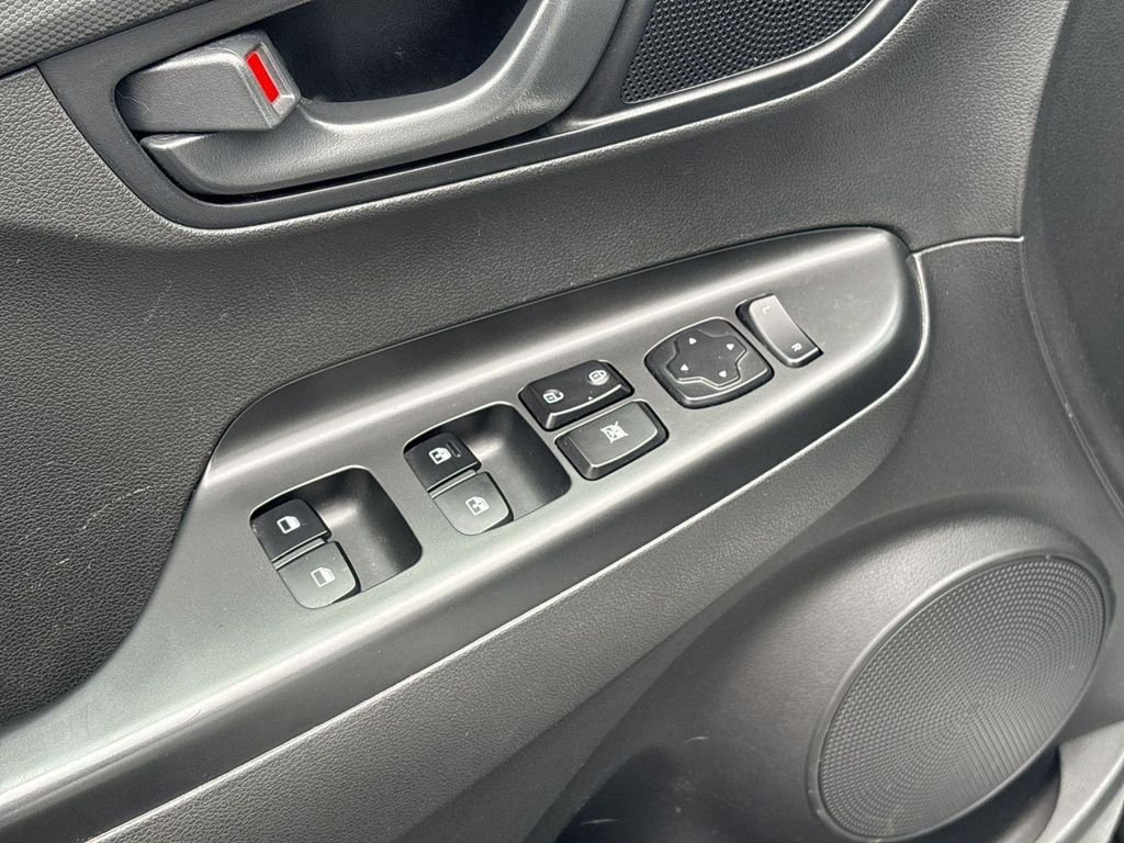 2023 Hyundai Kona SEL - Photo 11