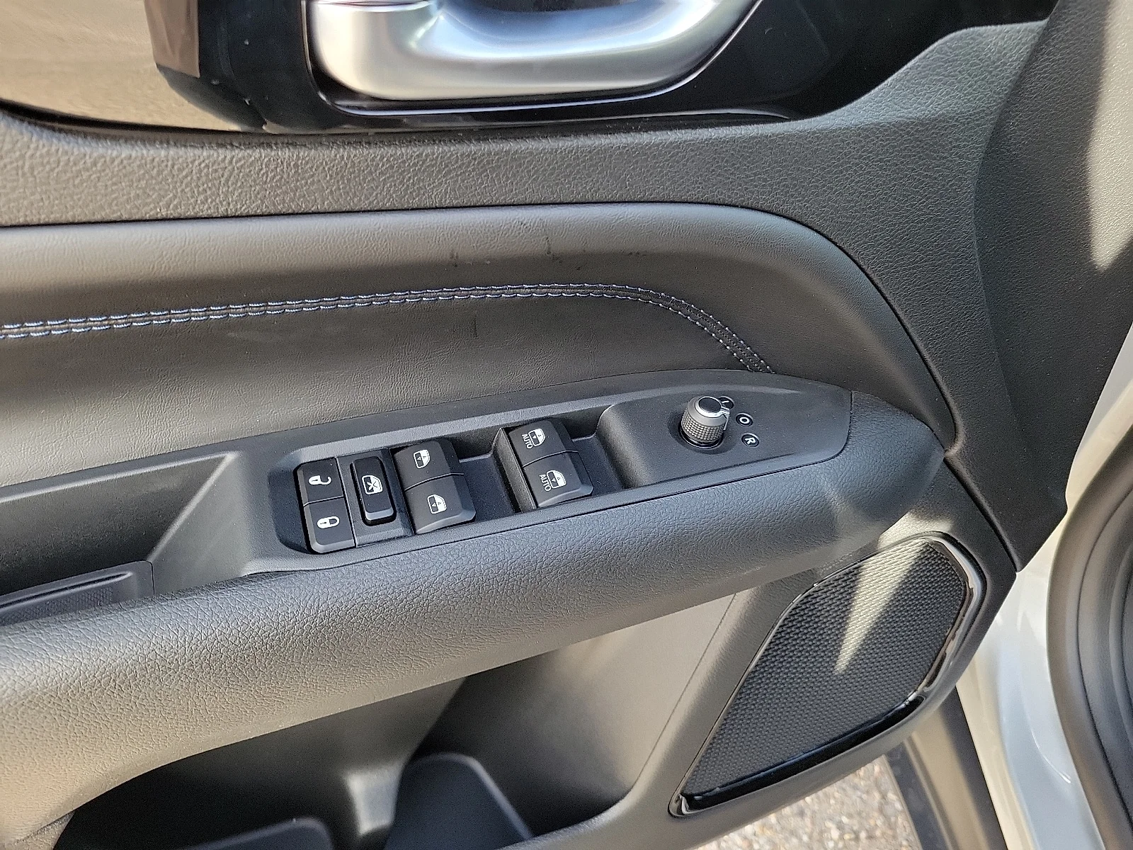 New 2026 Silver Zynith Jeep LATITUDE ALTITUDE 4X4 image 11
