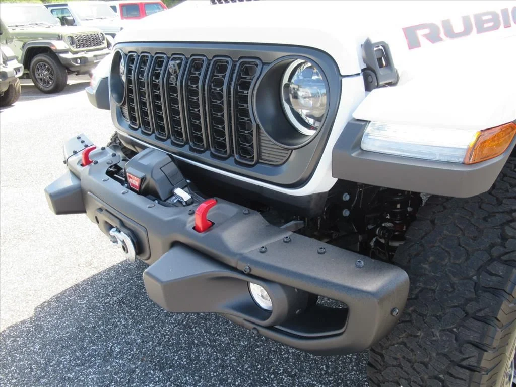 New 2026 Bright White Clear-Coat Exterior Paint Jeep Rubicon X image 4