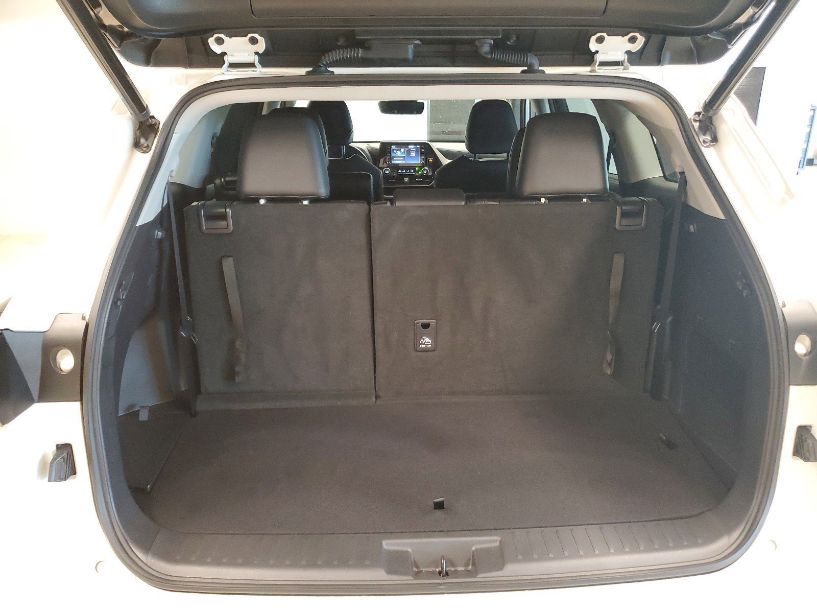 Used 2021 Blizzard Pearl Toyota Hybrid XLE image 20