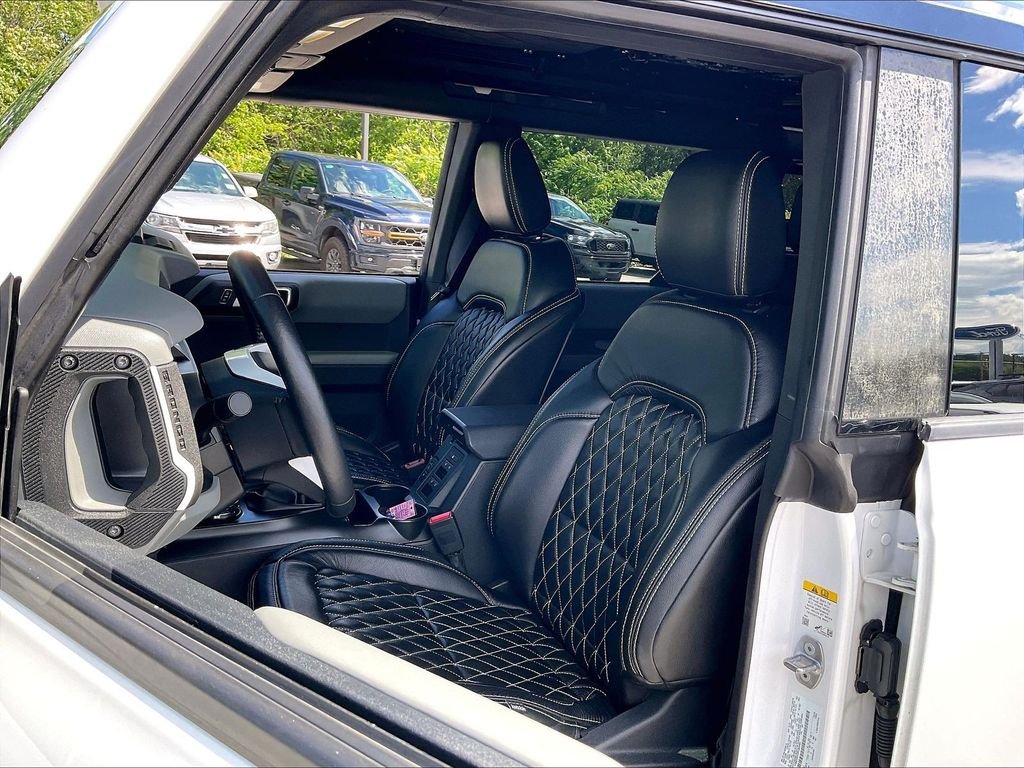 Used 2023 Oxford White Ford Badlands image 9