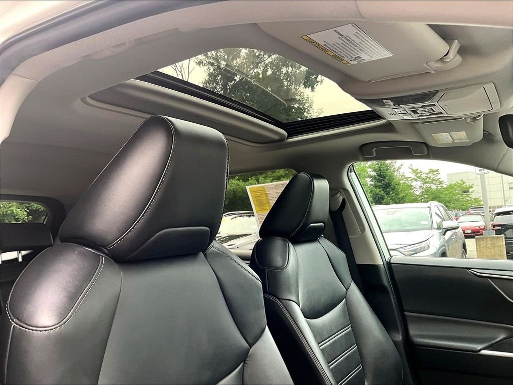 Used 2021 White Toyota XLE Premium image 22