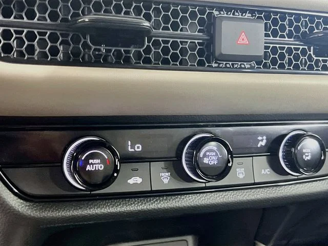 New 2027 Platinum White Pearl Honda LX image 14