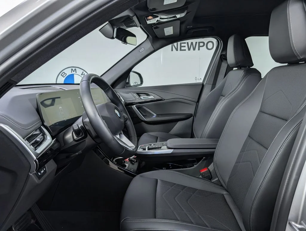 New 2026 Silver BMW xDrive28i image 2