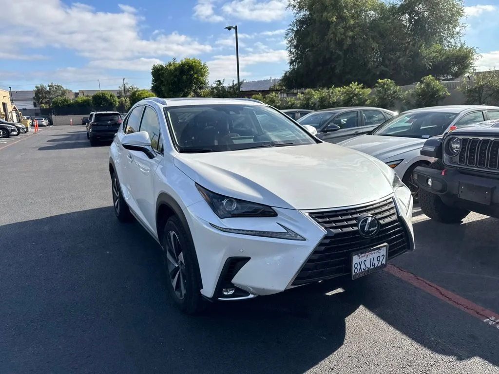 Used 2021 White Lexus 300h image 4