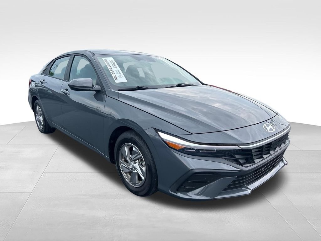 Used 2024 Gray Hyundai SE image 9