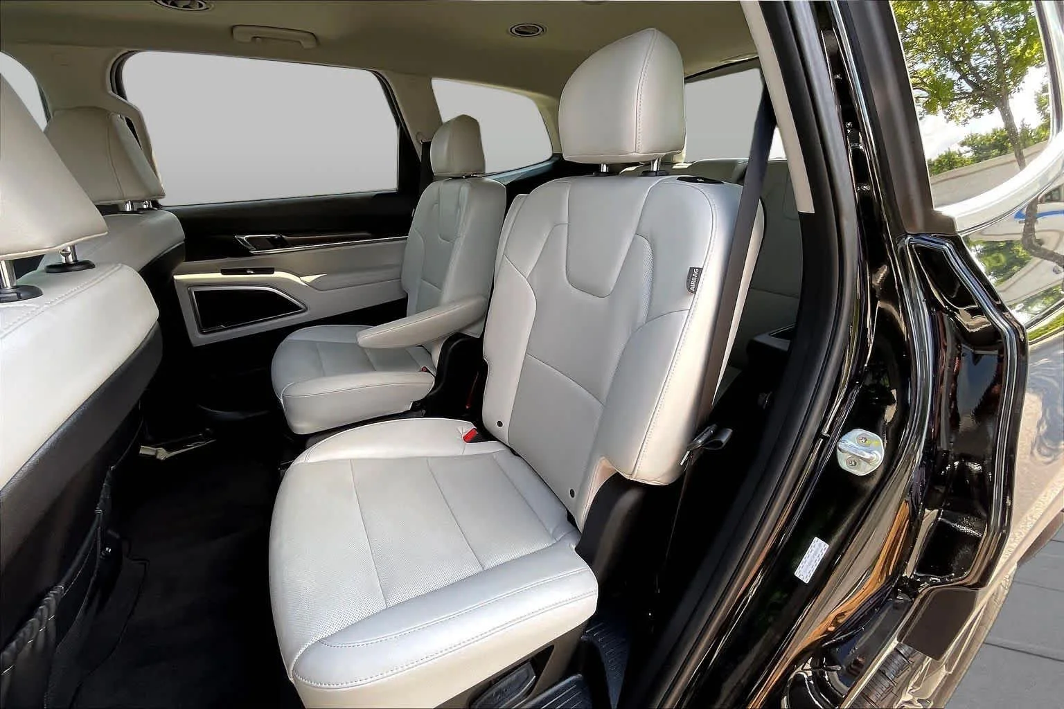 Used 2023 Ebony Black Kia S image 39