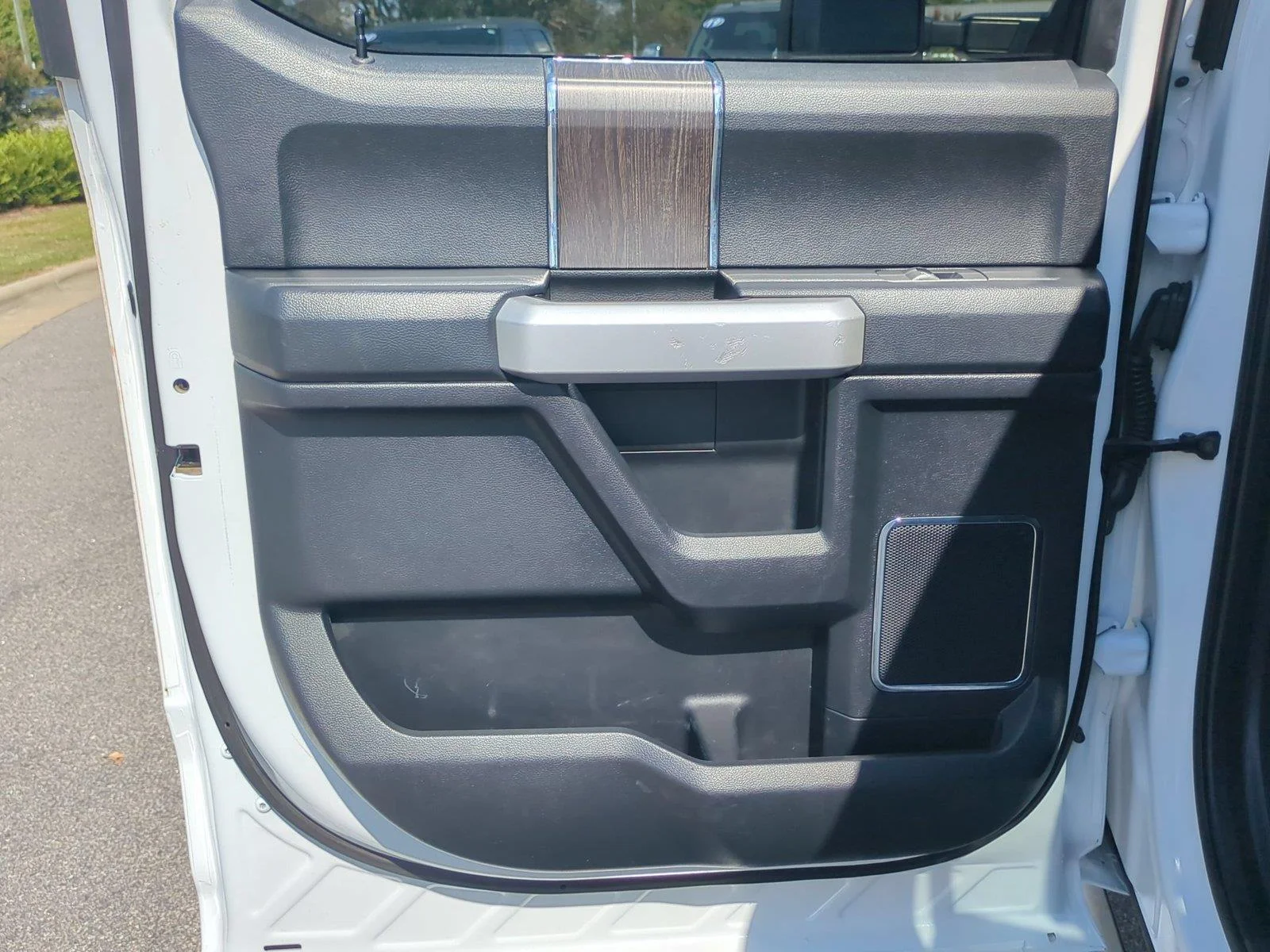 Used 2021 Oxford White Ford Lariat image 30