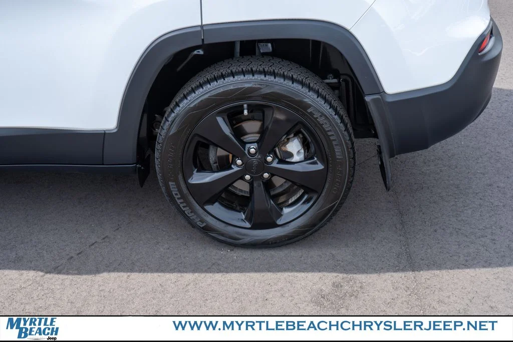 Used 2020 Bright White Clearcoat Jeep Latitude Plus image 12