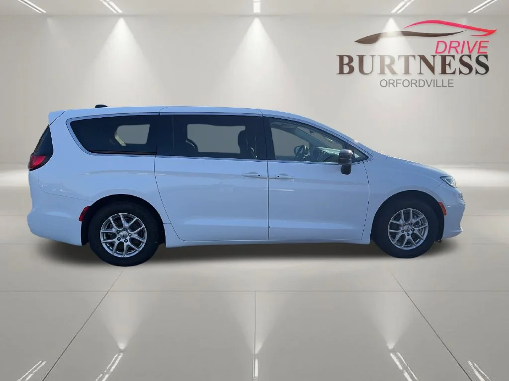 2024 Chrysler Pacifica Touring L - Photo 9