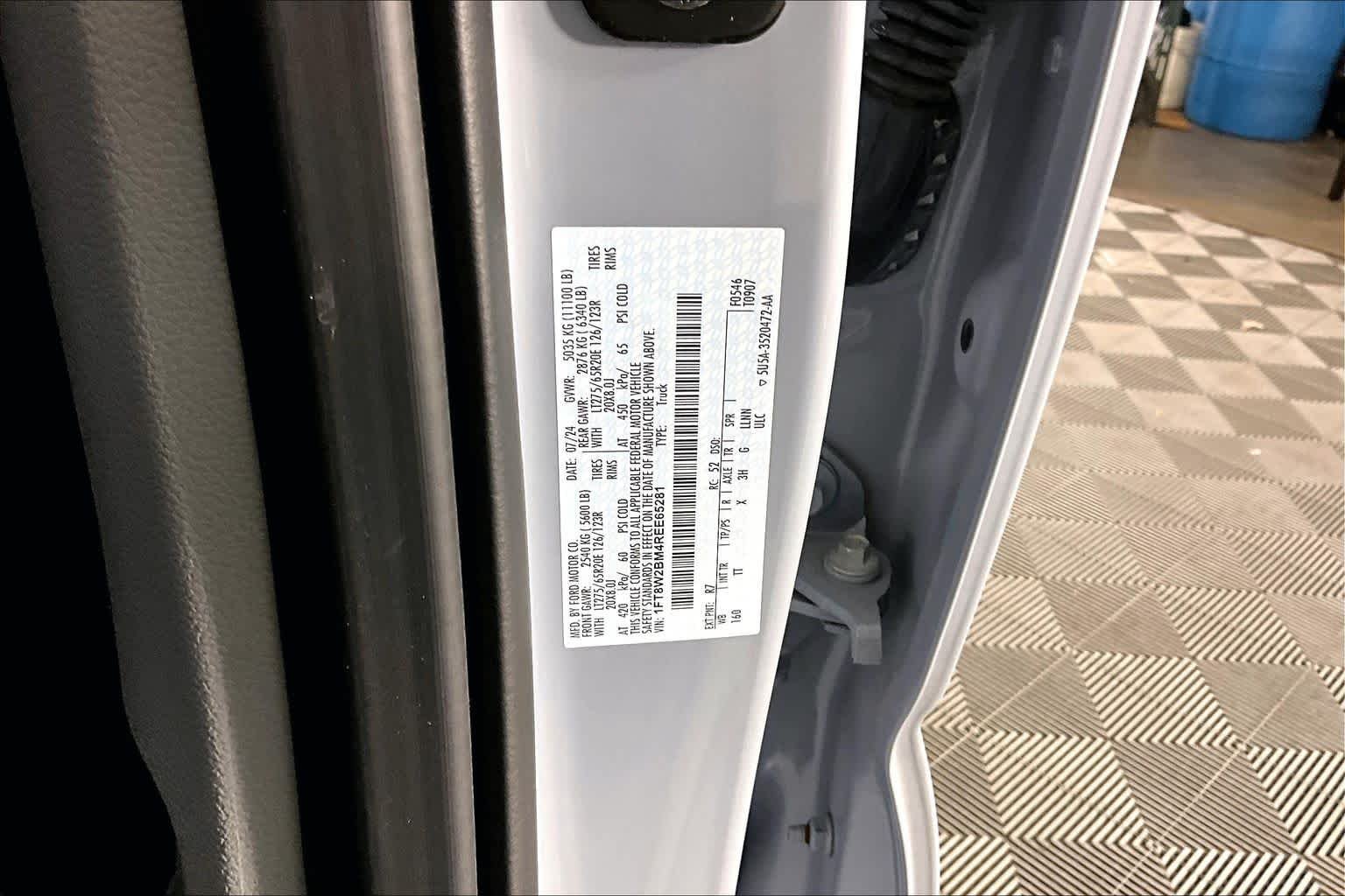 Used 2024 Glacier Gray Metallic Tri-Coat Ford Limited image 33