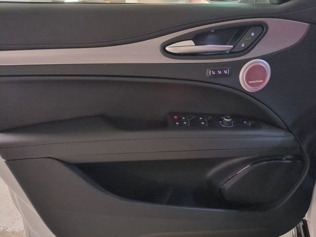 New 2026 Milano White Exterior Paint Alfa Romeo Veloce image 10