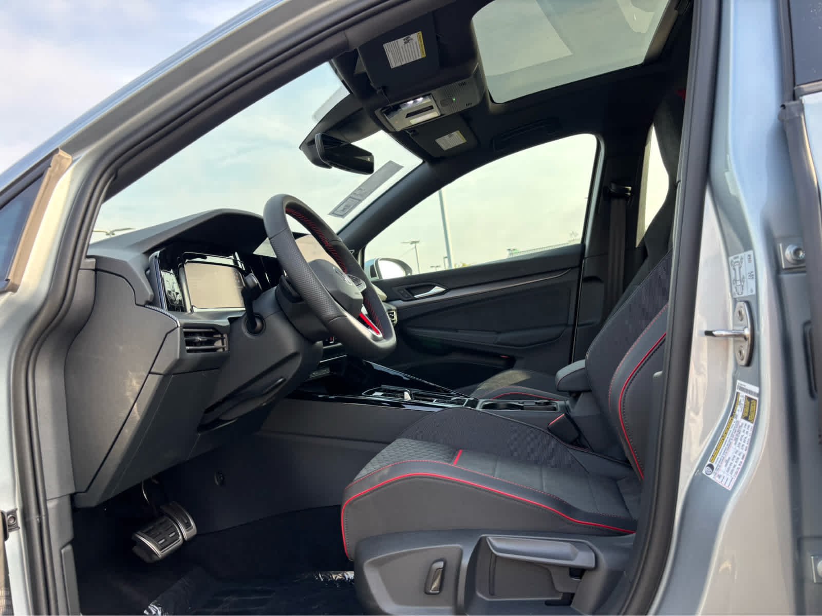 2025 Volkswagen Golf GTI SE - Photo 12