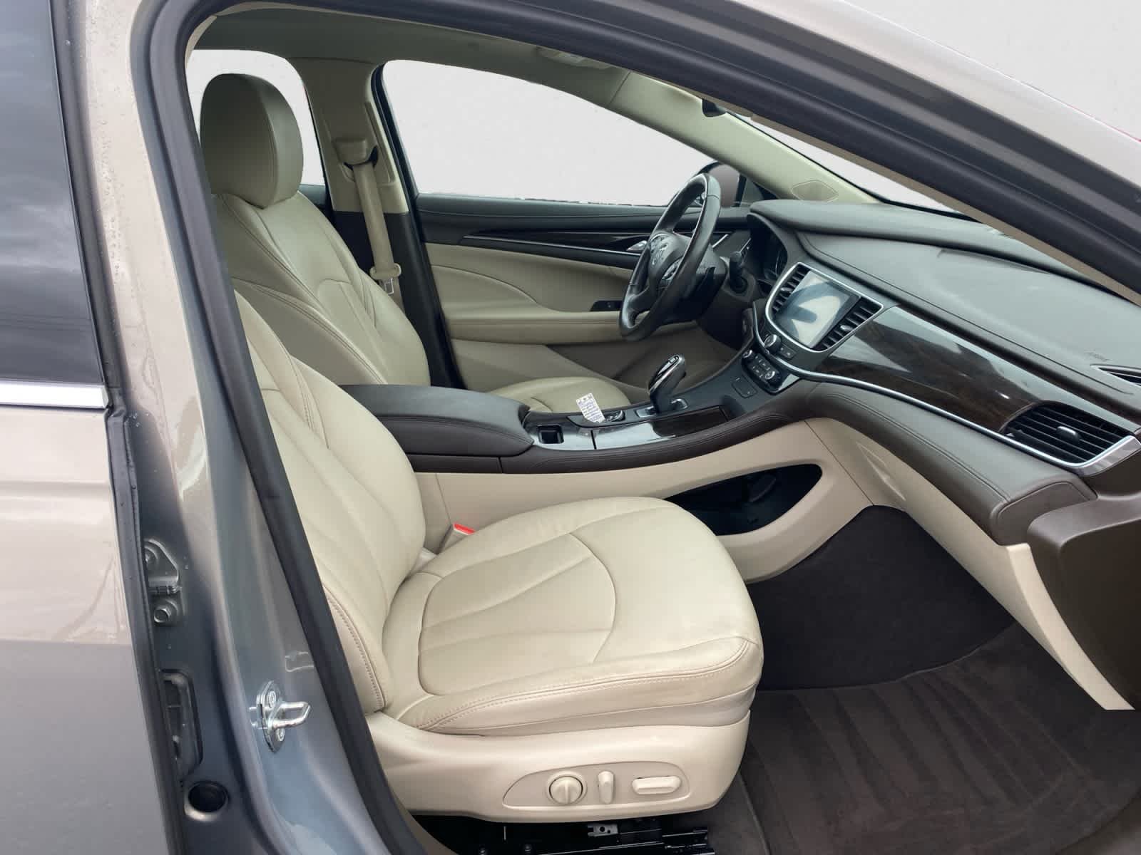 Used 2017 Pepperdust Metallic Buick Essence image 21