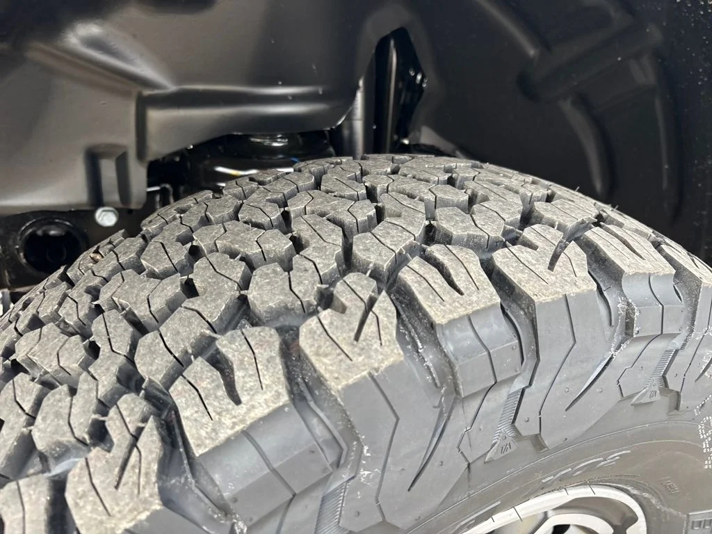 New 2026 Black Clear-Coat Exterior Paint Jeep Rubicon image 25