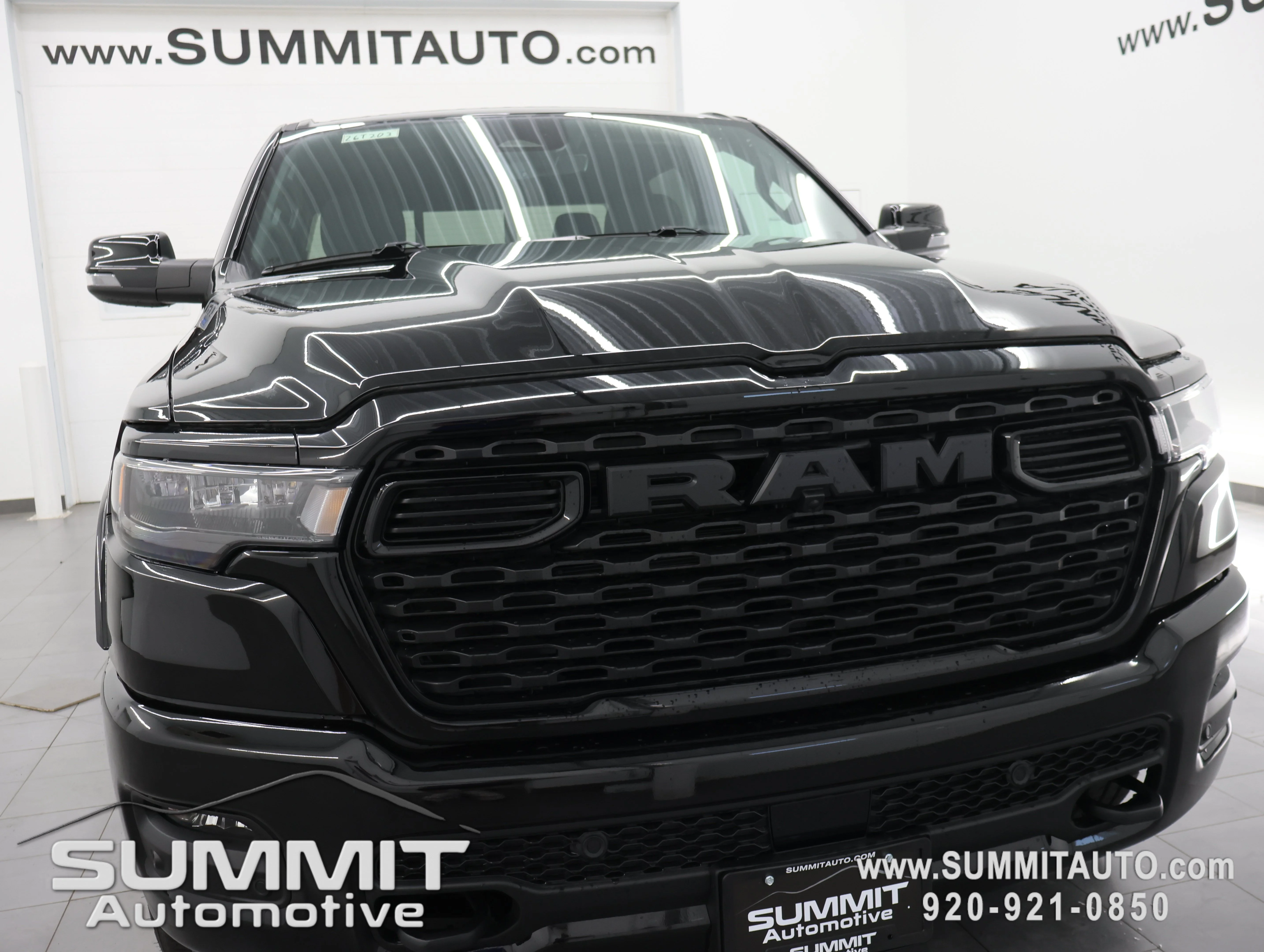 New 2026 Diamond Black Crystal Pearl-Coat Exterior Paint RAM Big Horn/Lone Star image 22