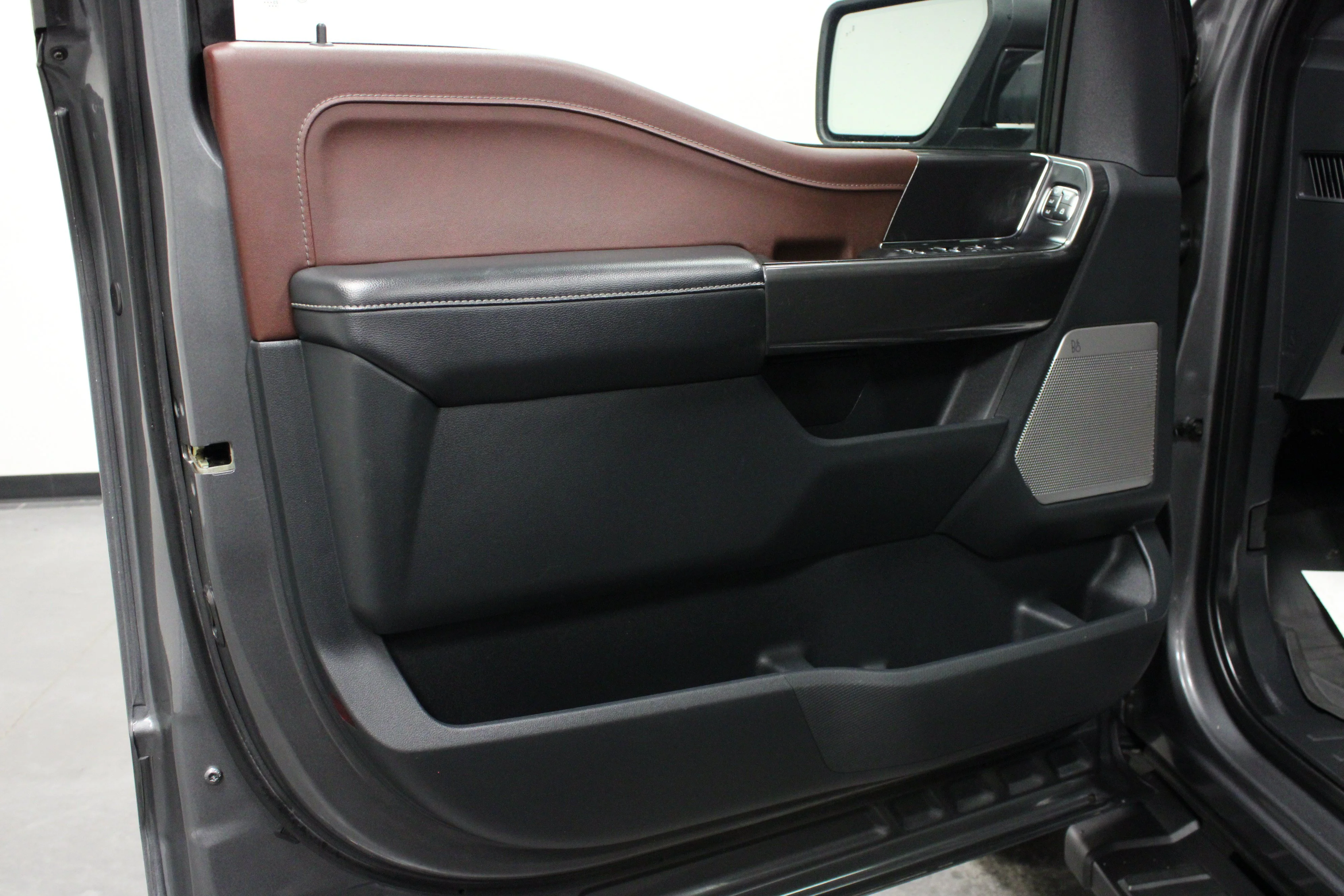 Used 2021 Carbonized Gray Metallic Ford LARIAT image 11