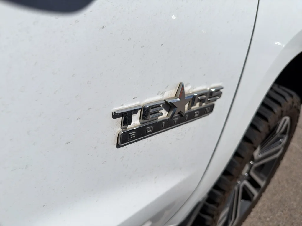 Used 2019 Summit White Chevrolet LT image 4
