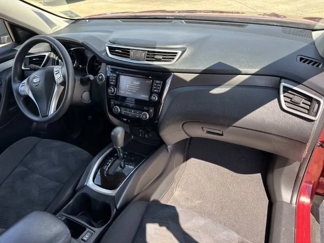 Used 2016 Red Nissan SV image 37