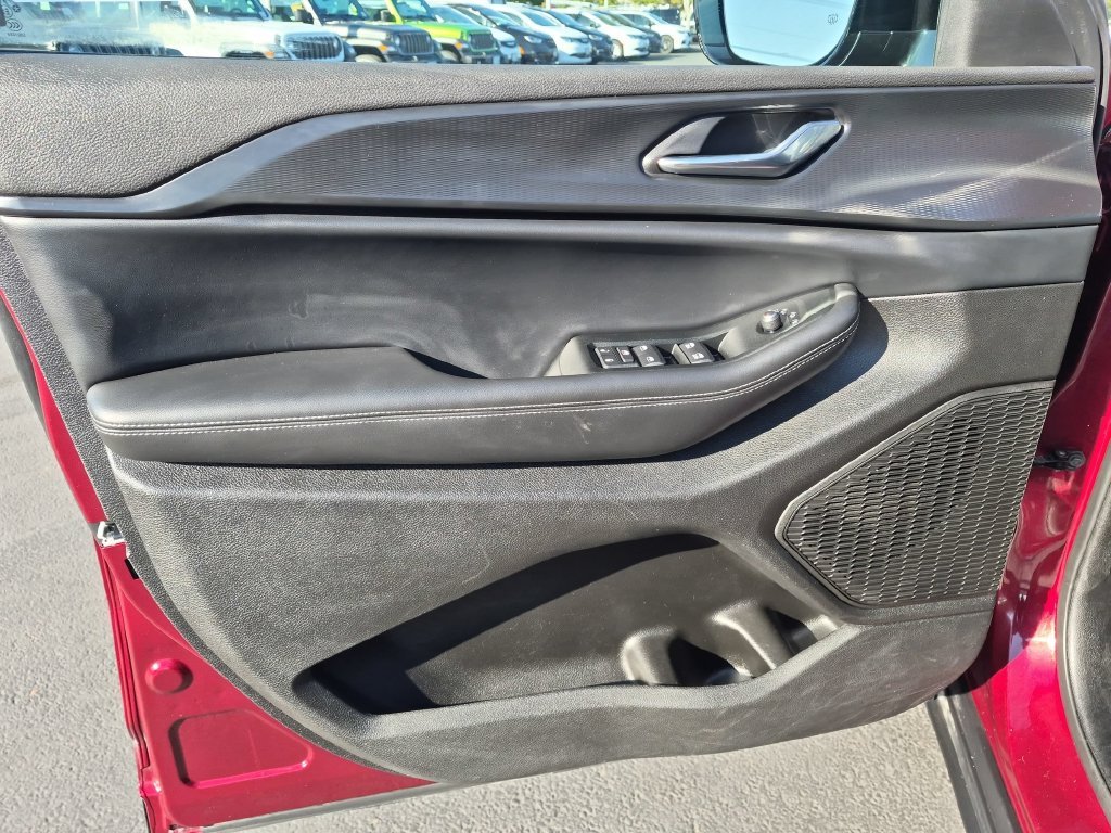 Used 2025 Red Jeep Altitude image 10