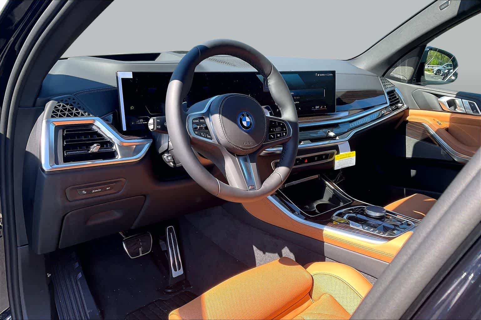 New 2026 Carbon Black Metallic BMW xDrive50e image 9