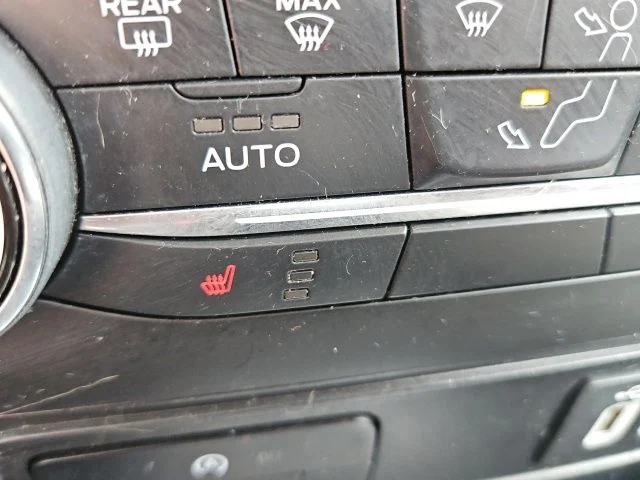 Used 2020 Blue Ford SE image 26