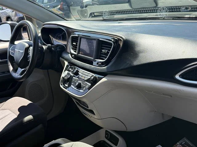 2023 Chrysler Voyager LX - Photo 24