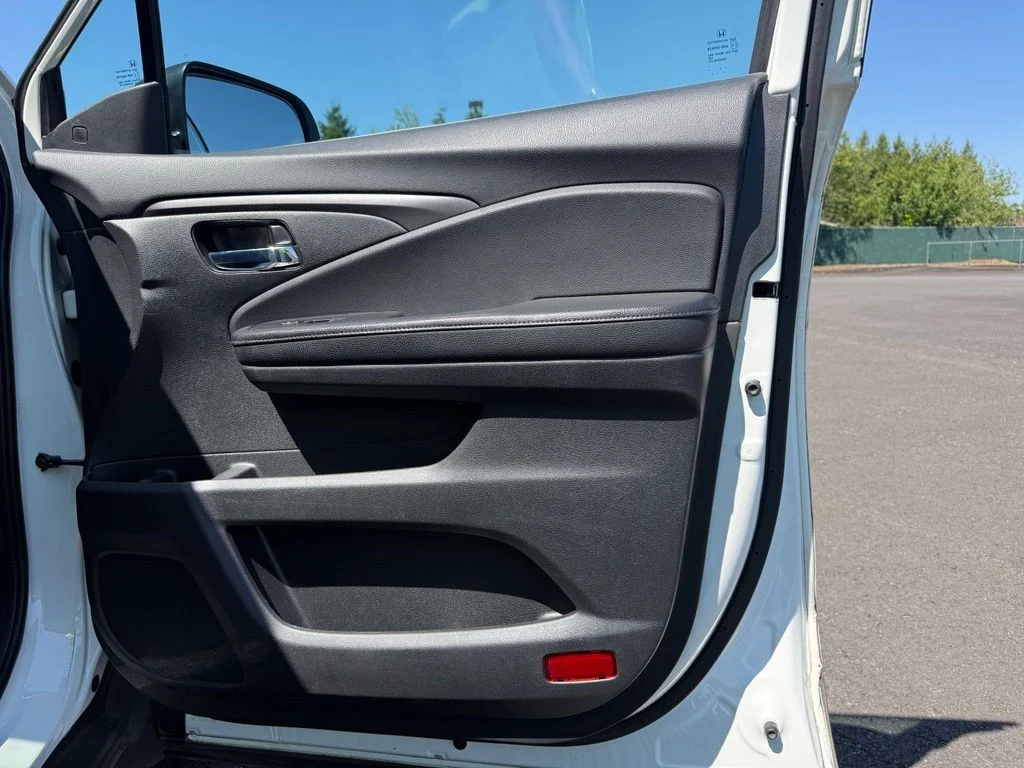 Used 2019 White Diamond Pearl Honda EX-L image 26