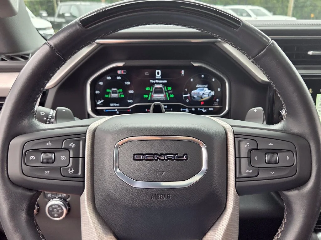 Used 2024 Onyx Black GMC Denali image 24