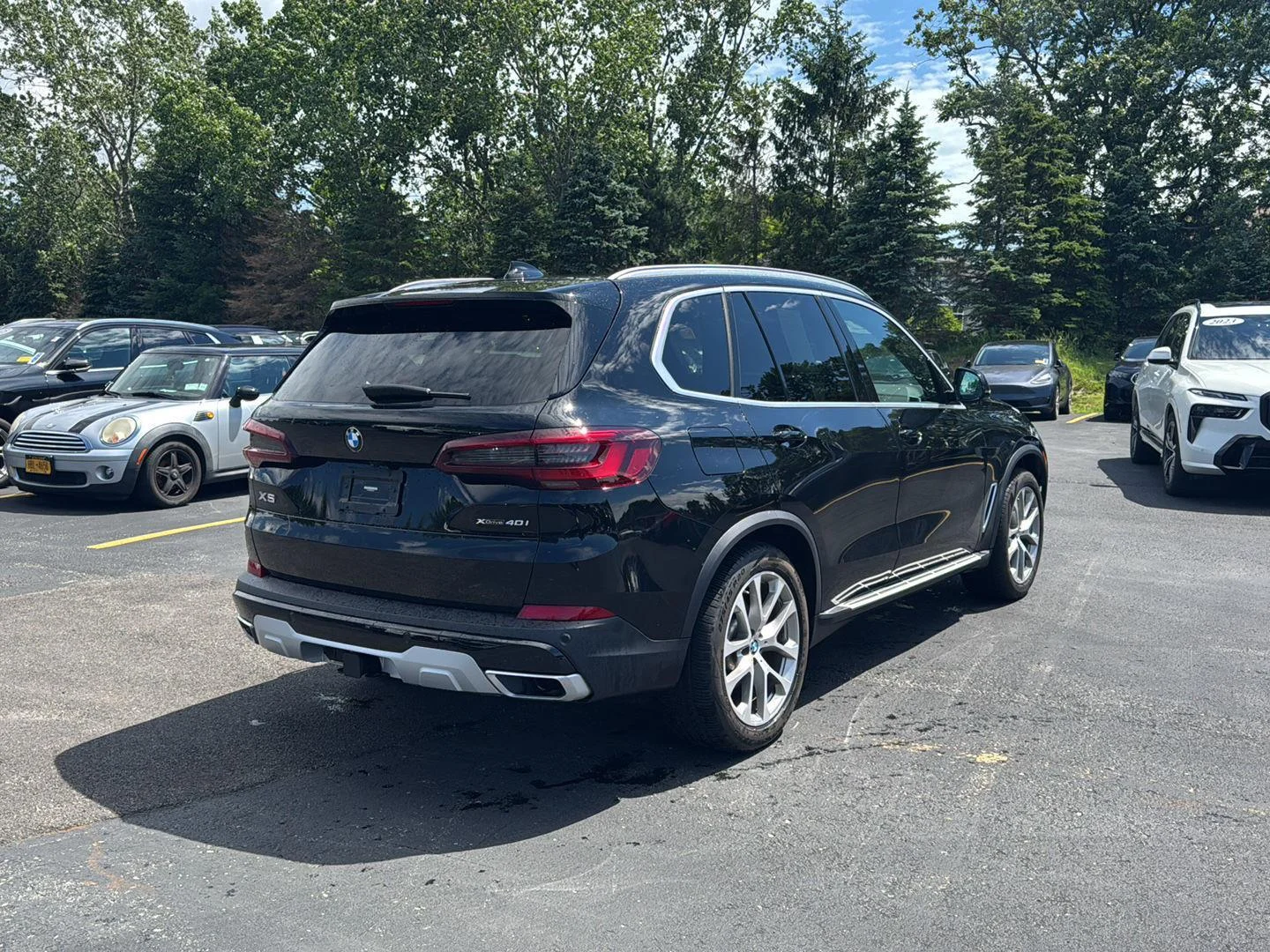 Used 2022 Jet Black BMW xDrive40i image 3