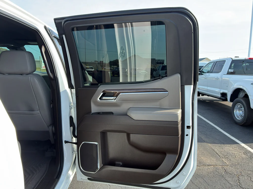 Used 2025 Summit White Chevrolet LT Trail Boss image 18