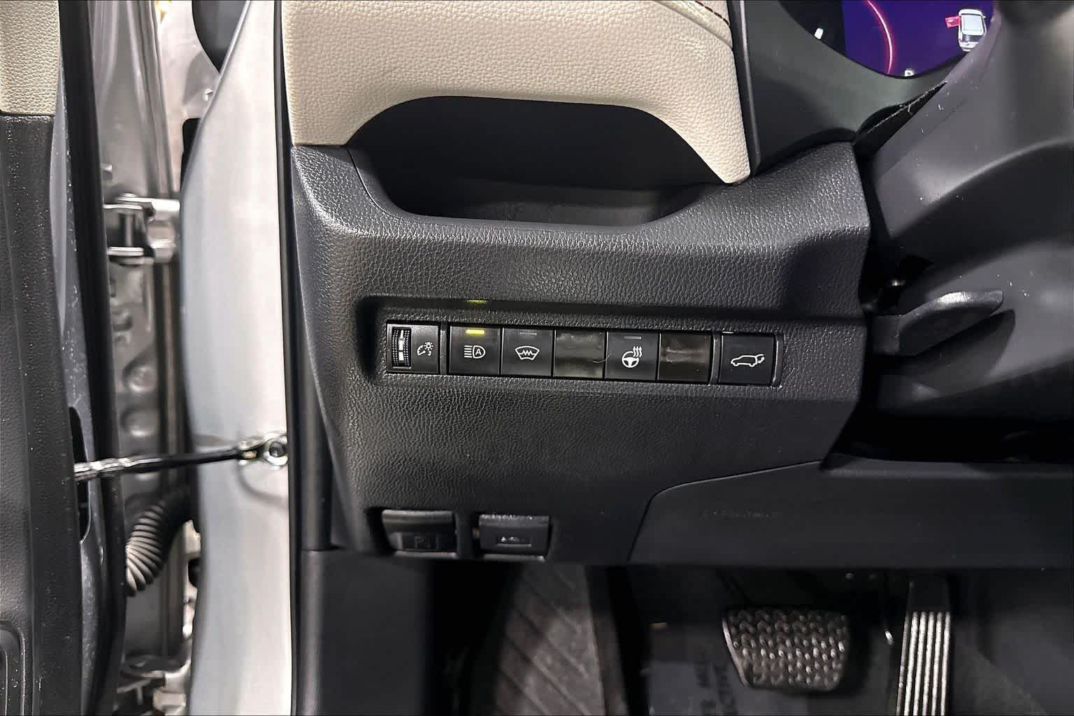 Used 2023 Silver Sky Metallic Toyota XLE Premium image 35