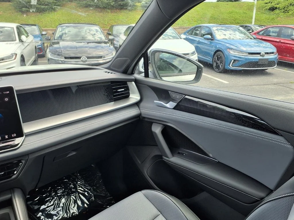 New 2026 Opal White with Deep Black Roof Volkswagen 2.0T SE R-Line Black image 25