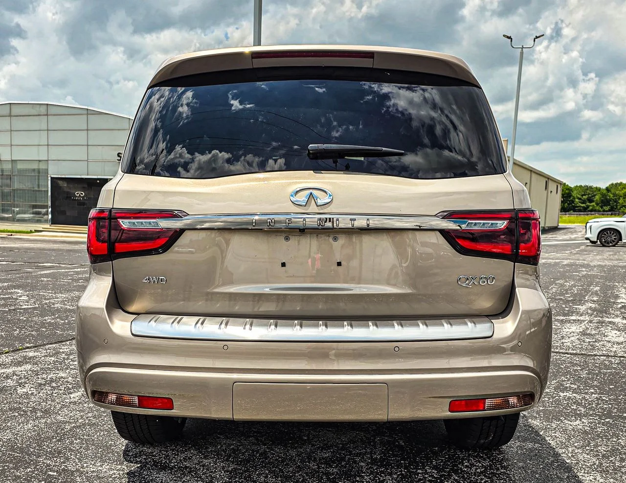 Certified Used 2024 Champagne Quartz INFINITI Sensory image 5