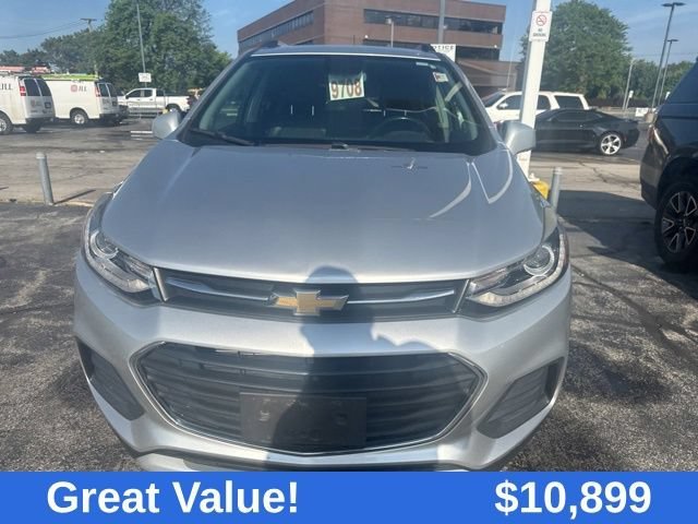 Used 2018 SILVER ICE METALLIC Chevrolet LT image 26
