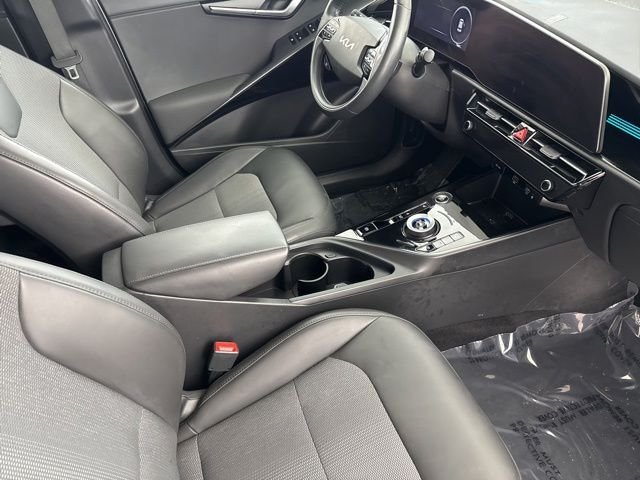 Used 2023 Gray Kia Wind image 23
