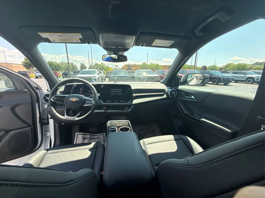 Used 2026 Summit White Chevrolet LT image 25