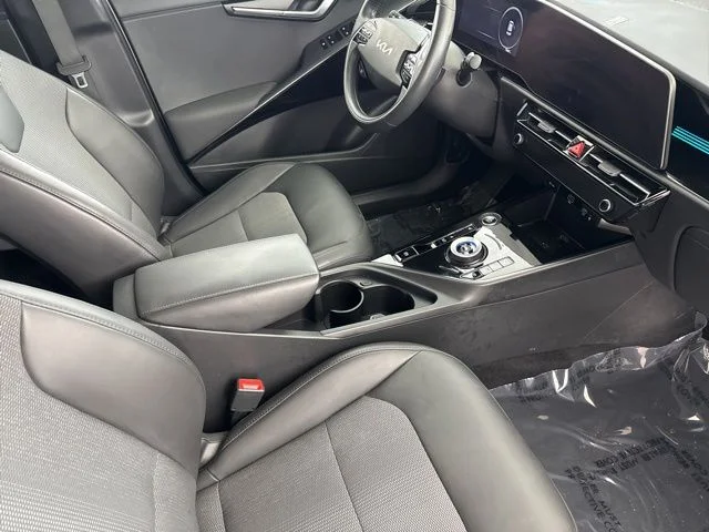 Used 2023 Gray Kia Wind image 23