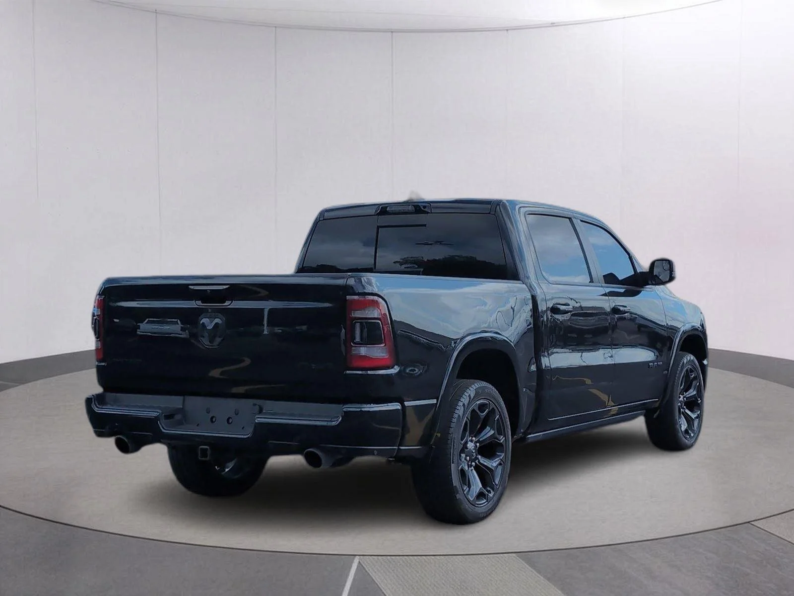 Used 2023 Diamond Black Crystal Pearlcoat Ram Limited image 6