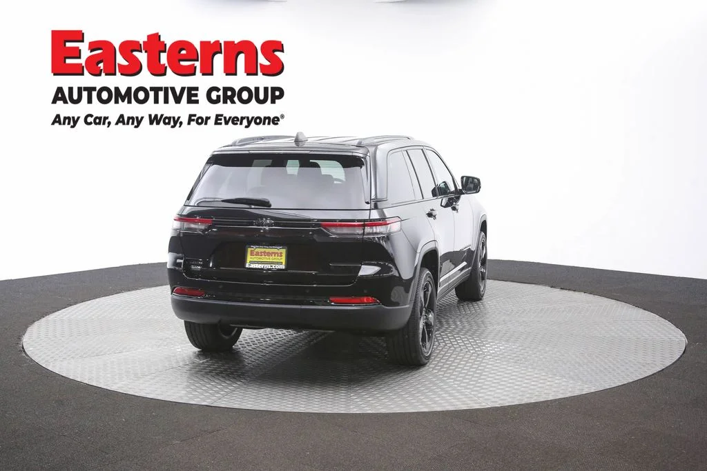 Used 2024 Black Jeep Altitude image 40