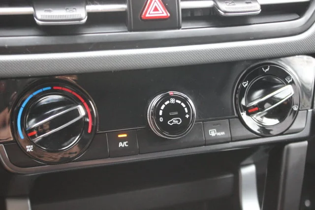Used 2025 White Kia LX image 7
