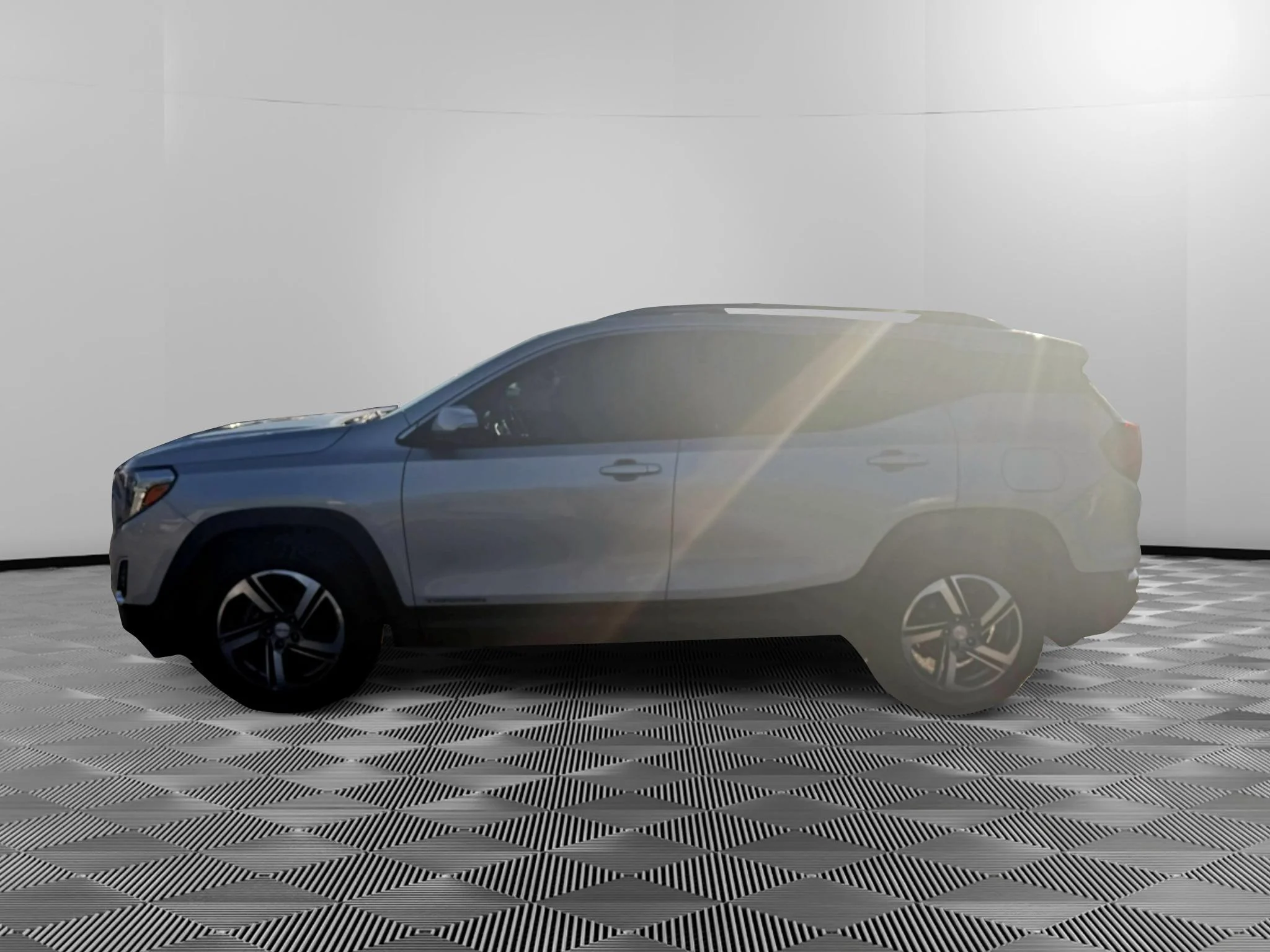 Used 2018 Quicksilver Metallic GMC SLT image 2