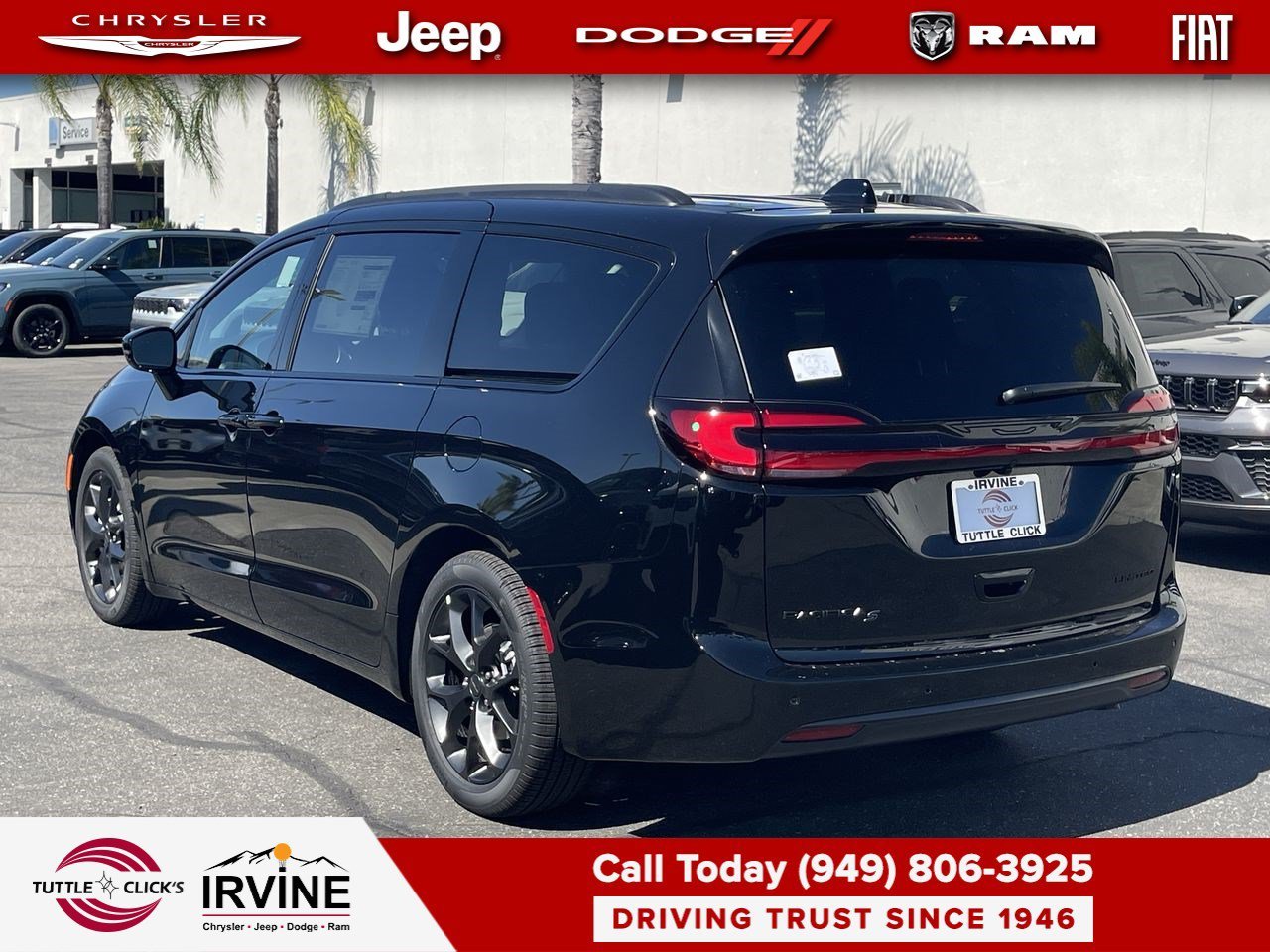 New 2027 Diamond Black Crystal Pearl-Coat Exterior Paint Chrysler Limited image 4
