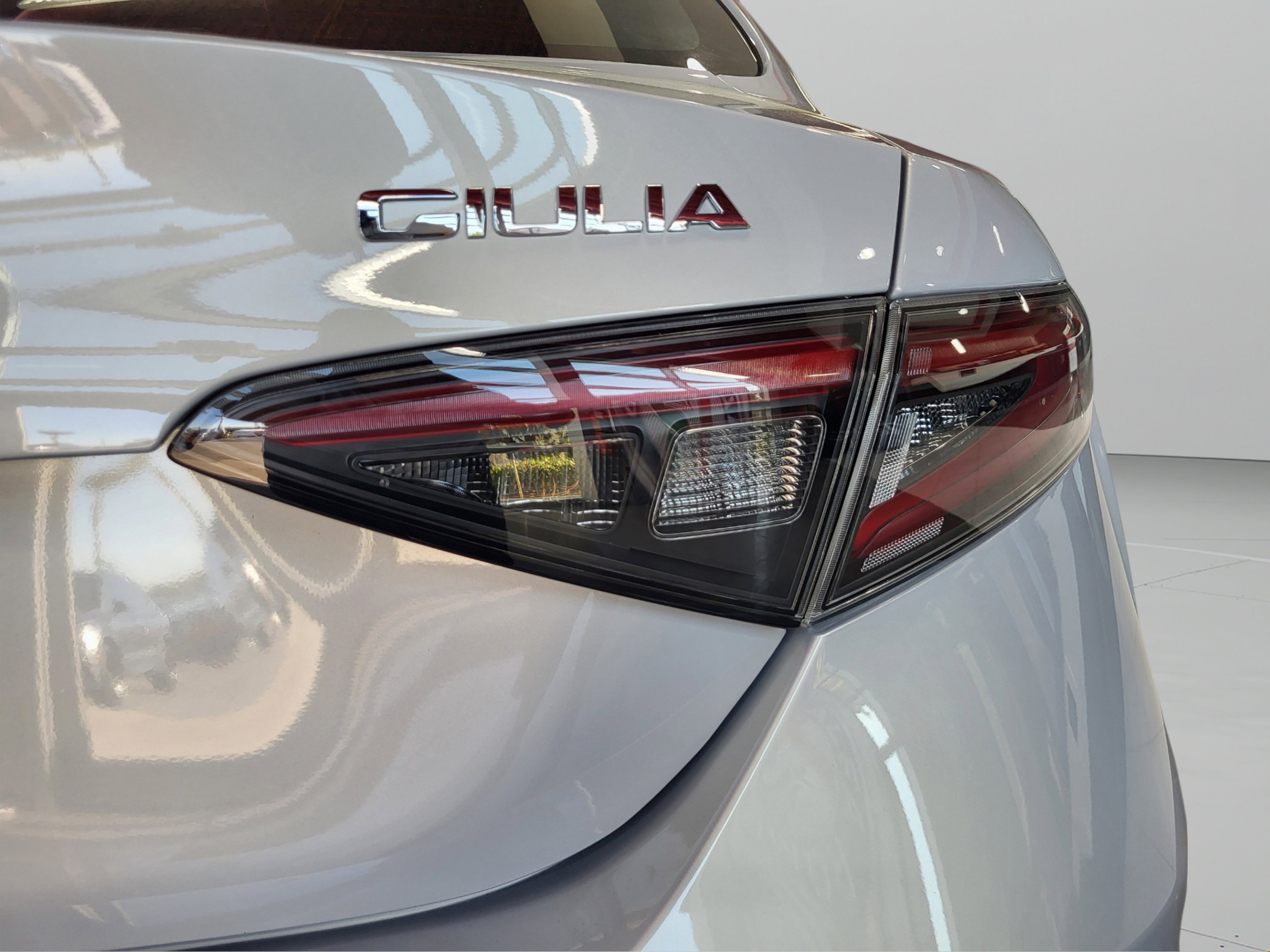 New 2025 Moonlight Gray Metallic Alfa Romeo  image 22
