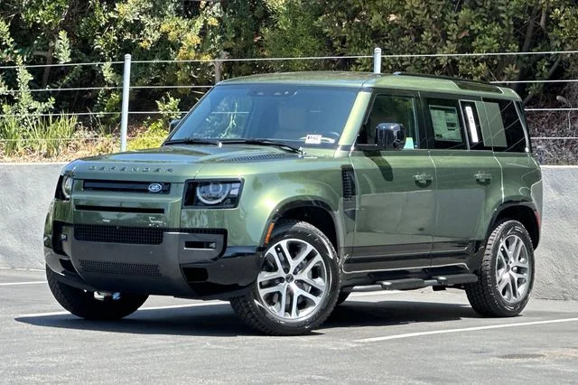 New 2026 Woolstone Green Land Rover X-Dynamic SE image 1