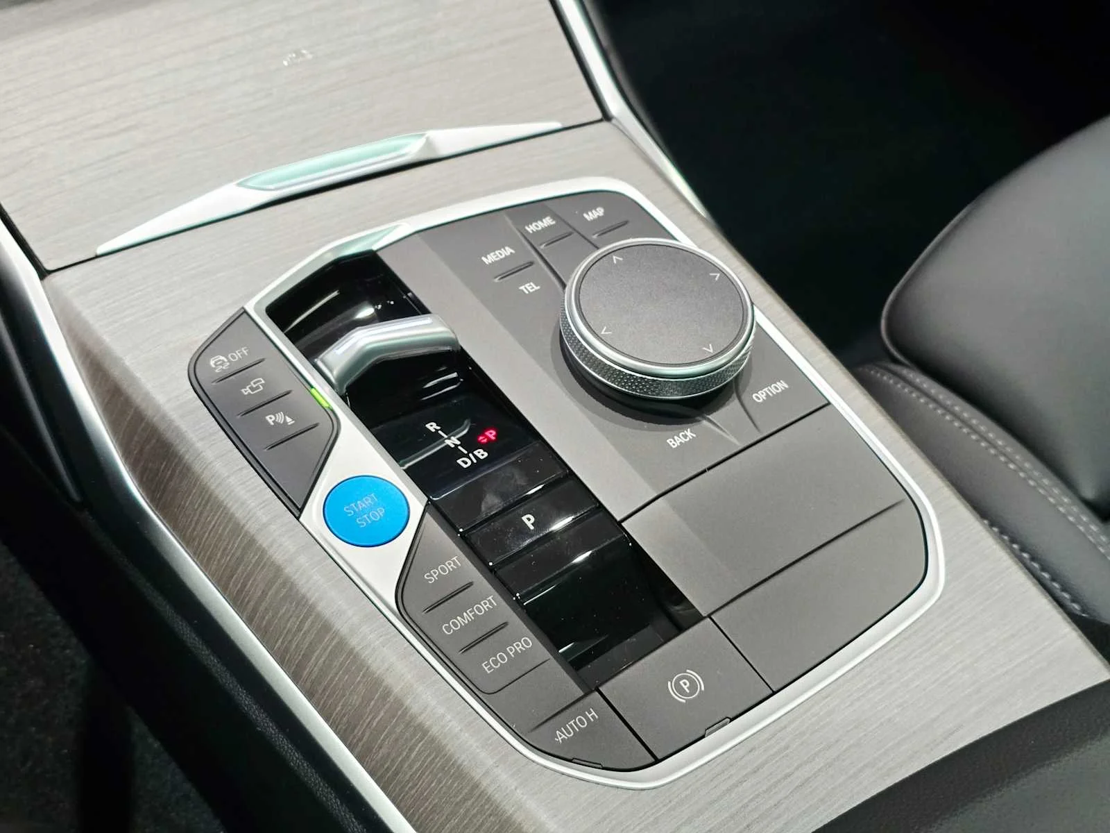 New 2026 Skyscraper Grey Metallic BMW xDrive40 image 16
