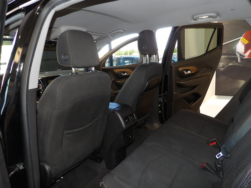 Used 2018 Ebony Twilight Metallic GMC SLE image 23