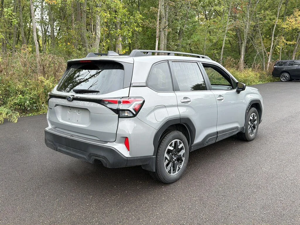 Used 2025 River Rock Pearl Subaru Premium image 8