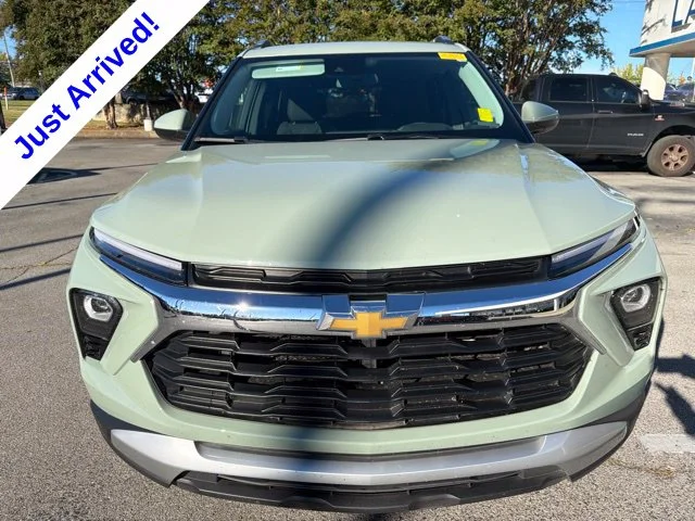 Used 2025 Green Chevrolet LT image 8